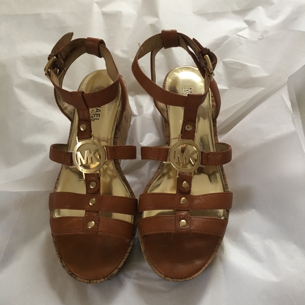 SOLD Micheal Kors Sandal Fatform
